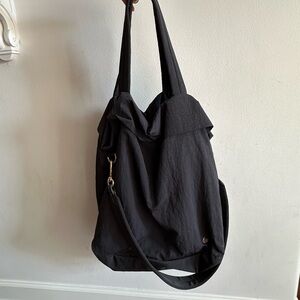 Lululemon Black on my level Bag large